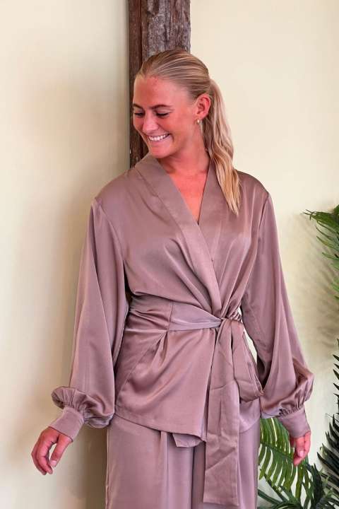 Priser på A-View - Kimono - Anna Shirt - Camel
