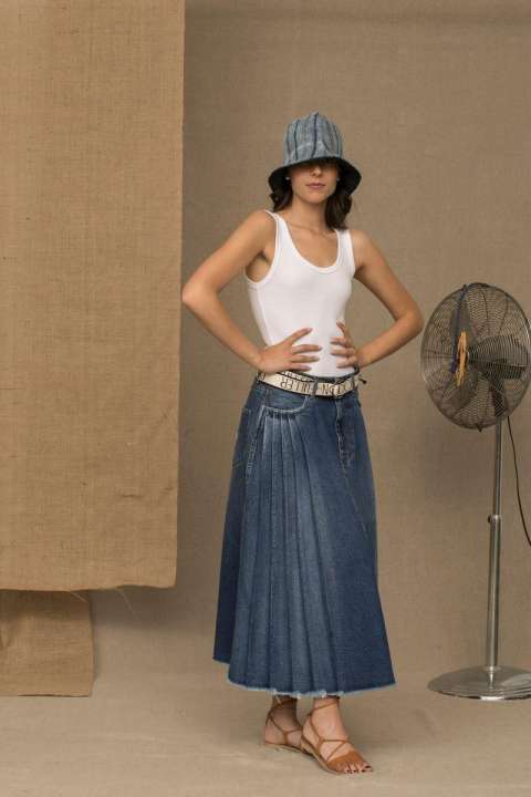 Priser på Don The Fuller Chic Blue Denim Pleated Skirt