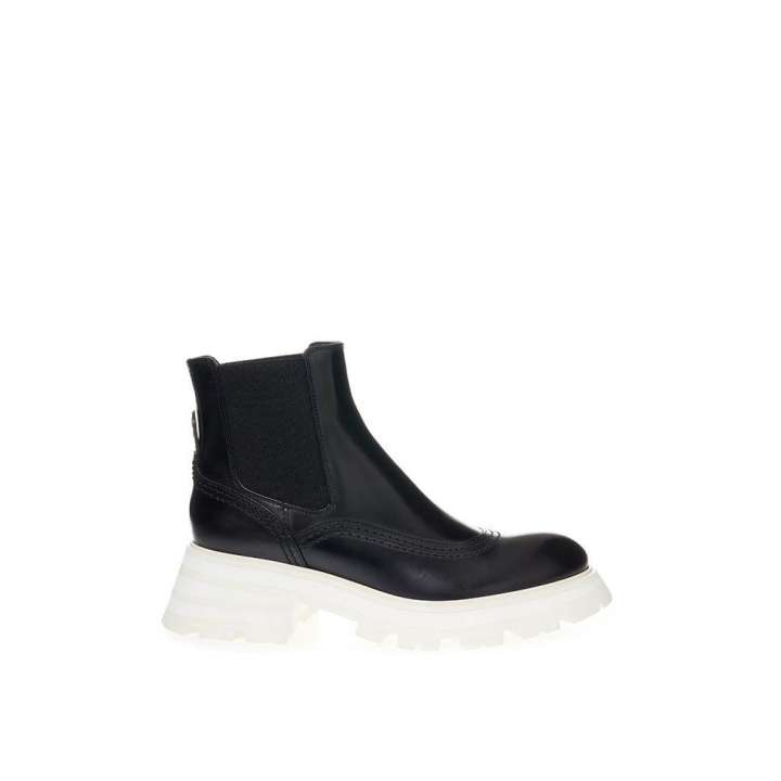 Priser på Alexander McQueen Elegant Leather Boots in Timeless Black