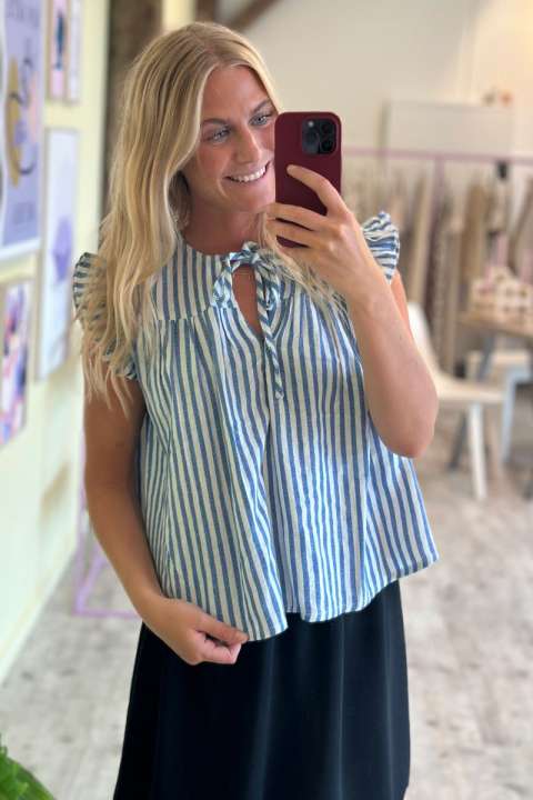 Priser på Continue - Top - Lilli Stripe Blouse - Blue Stripe