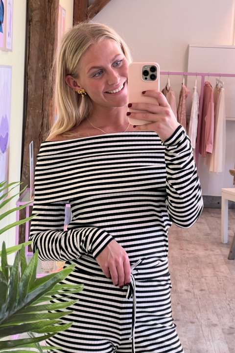 Priser på Pieces - Bluse - PC Laya Ls Off Shoulder Top - Bright White/Black