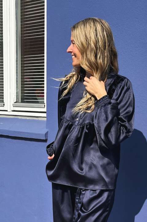 Priser på Continue - Bluse - Silke Shinny - Navy Blue