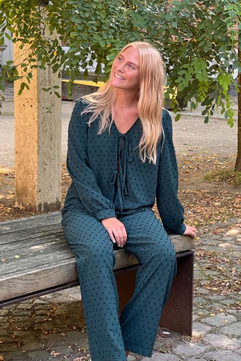 Priser på A-View - Bluse - Sif Long Sleeve Blouse - Dark Green