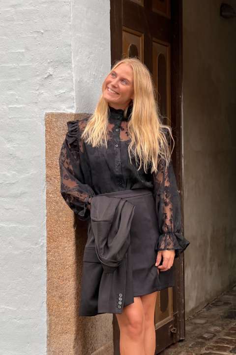 Priser på Loved by Lykke - Skjorte - LY Andrea Blouse - Black