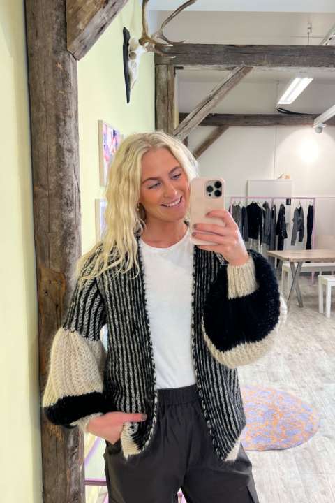 Priser på Noella - Cardigan - Liana Knit Cardigan - Cream/Black