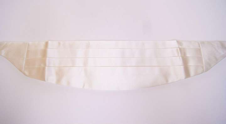 Priser på Dolce & Gabbana Elegant White Silk Cummerbund