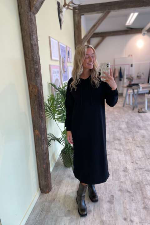 Priser på Pieces - Kjole - PC Chilli Ls Hoodie Midi Dress - Black