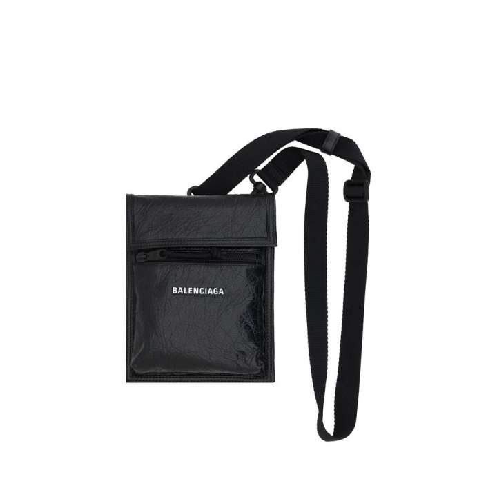 Priser på Balenciaga Explorer Shoulder Bag