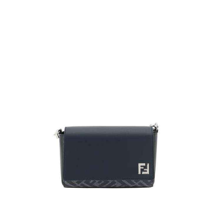 Priser på Fendi Camera Shoulder Bag