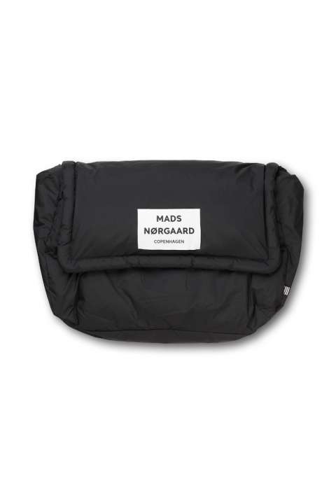 Priser på Mads Nørgaard - Taske - Recycle Pillow Bomb Bag - Jet Black